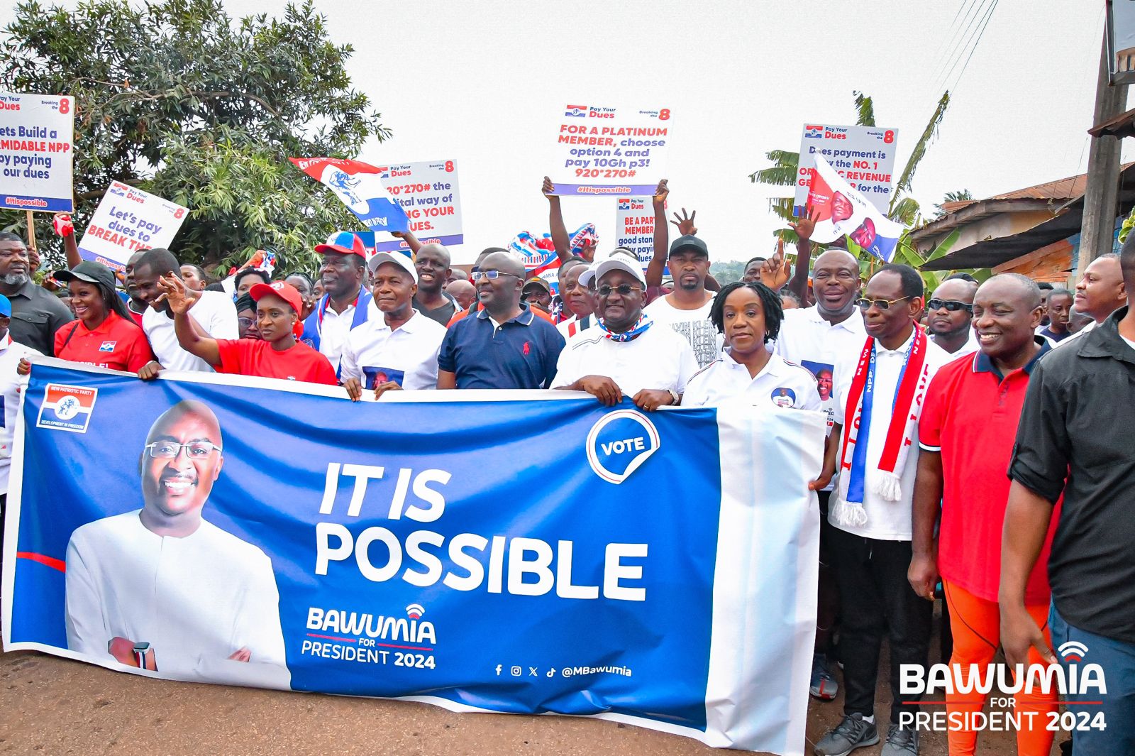 Vice President Bawumia walks with thousands in Kwahu