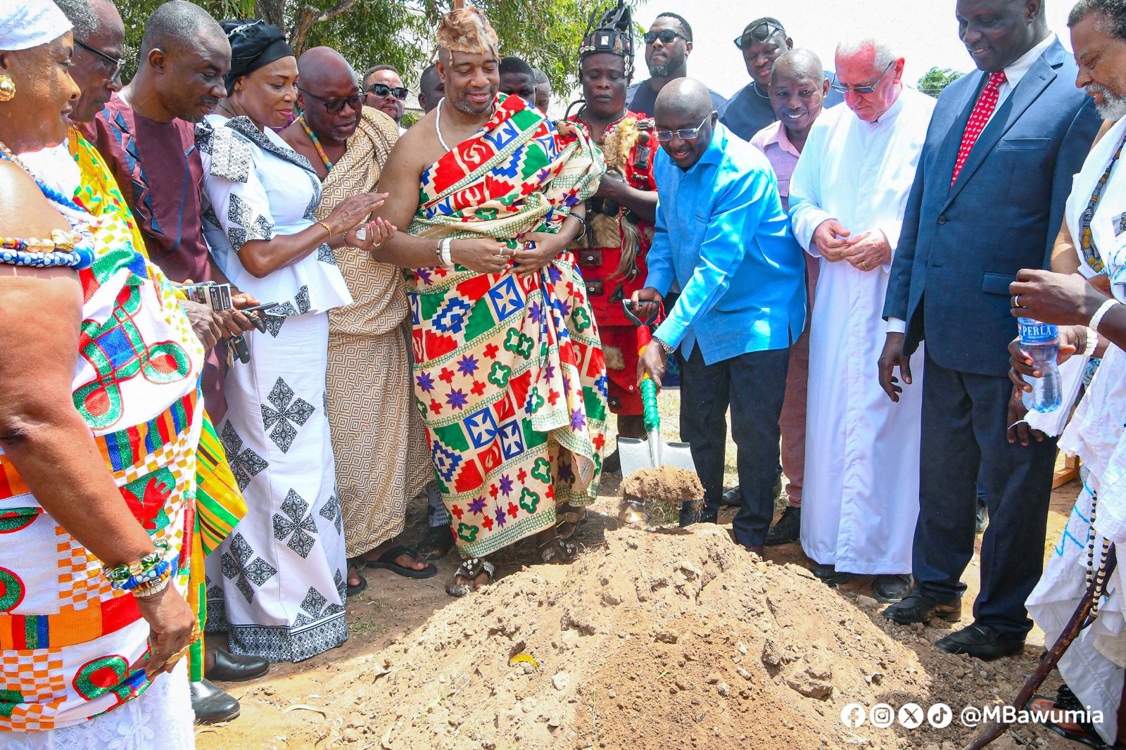 Vice President Bawumia cuts sod for the construction of the Mother Teresa Soup Kitchen