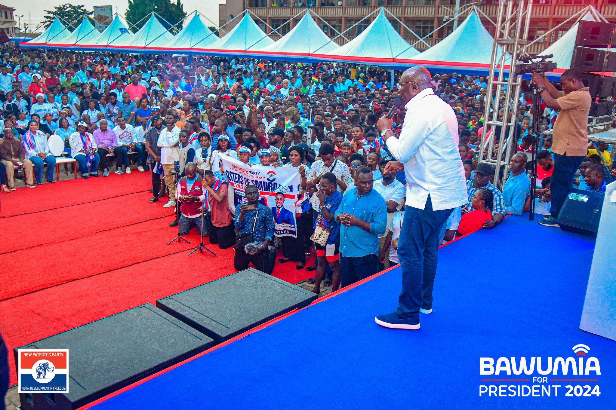 Vice President Bawumia connects with the youth in the Ashanti Region