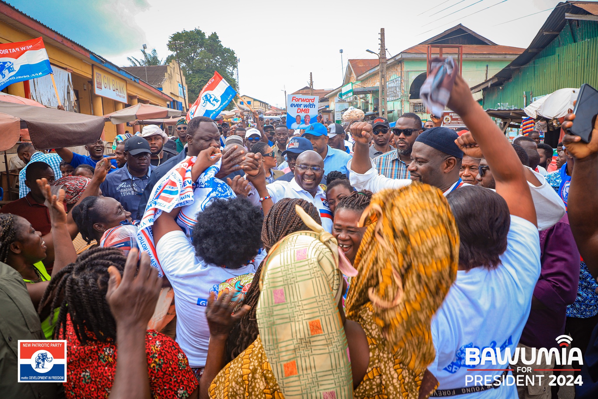 Vice President Bawumia receives mammoth welcome at the Nsawam Adoagyiri, Ayensuano and Suhum constituencies